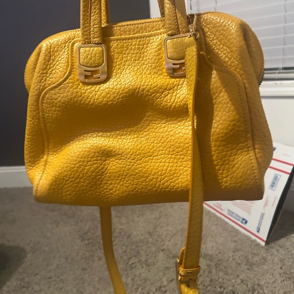 Fendi by the way small boston bag - mustard yellow pebbled leather - Picture 2 of 6